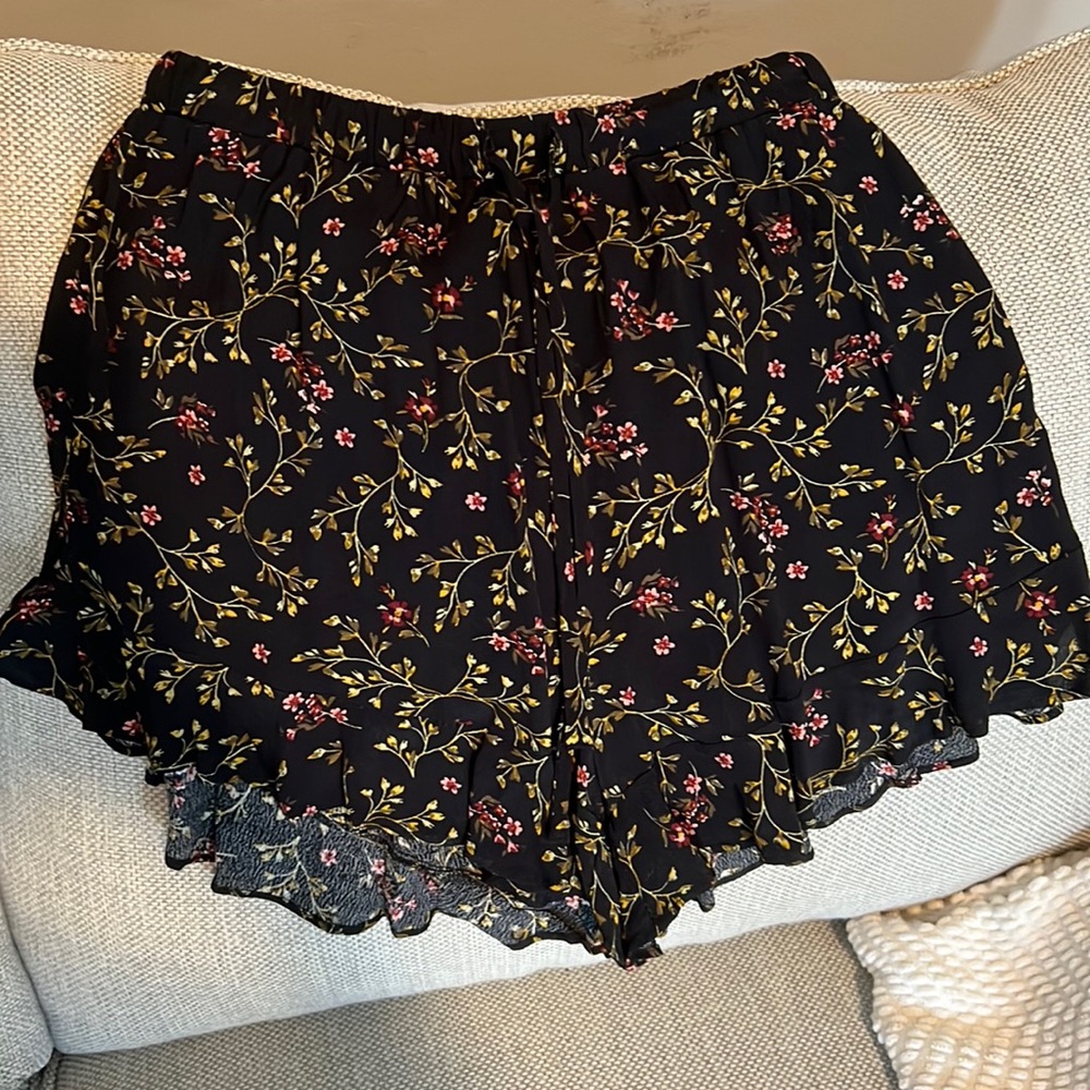 Flower print shorts, draw string waist